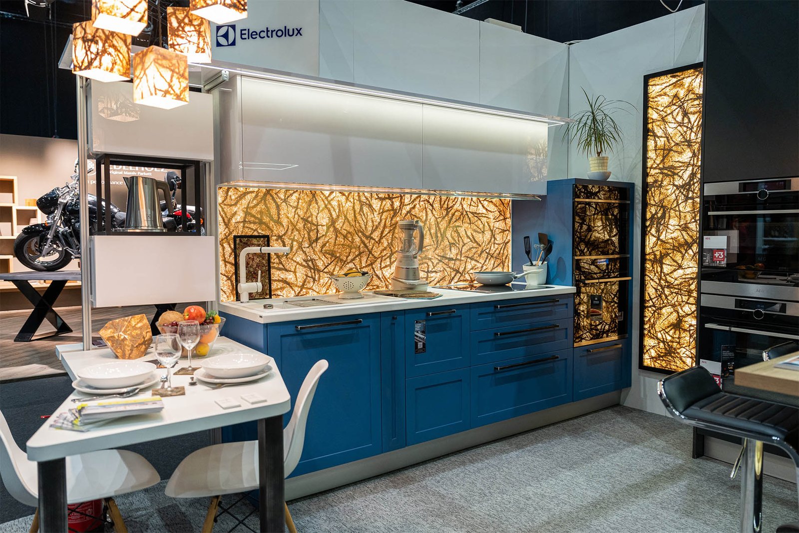 Miért érdemes karácsony környékén üveghatású bútorfronttal rendelni a konyhabútort?